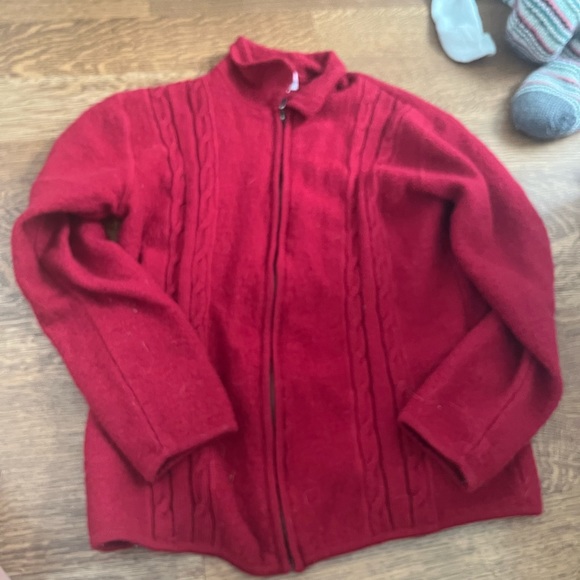 100% wool perfect red knit zip up for winter - Picture 6 of 6